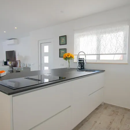 Rua Do Paraiso 15 Oceanview Retreat بيت للعطل كارفويرو