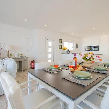 Rua Do Paraiso 15 Oceanview Retreat بيت للعطل كارفويرو